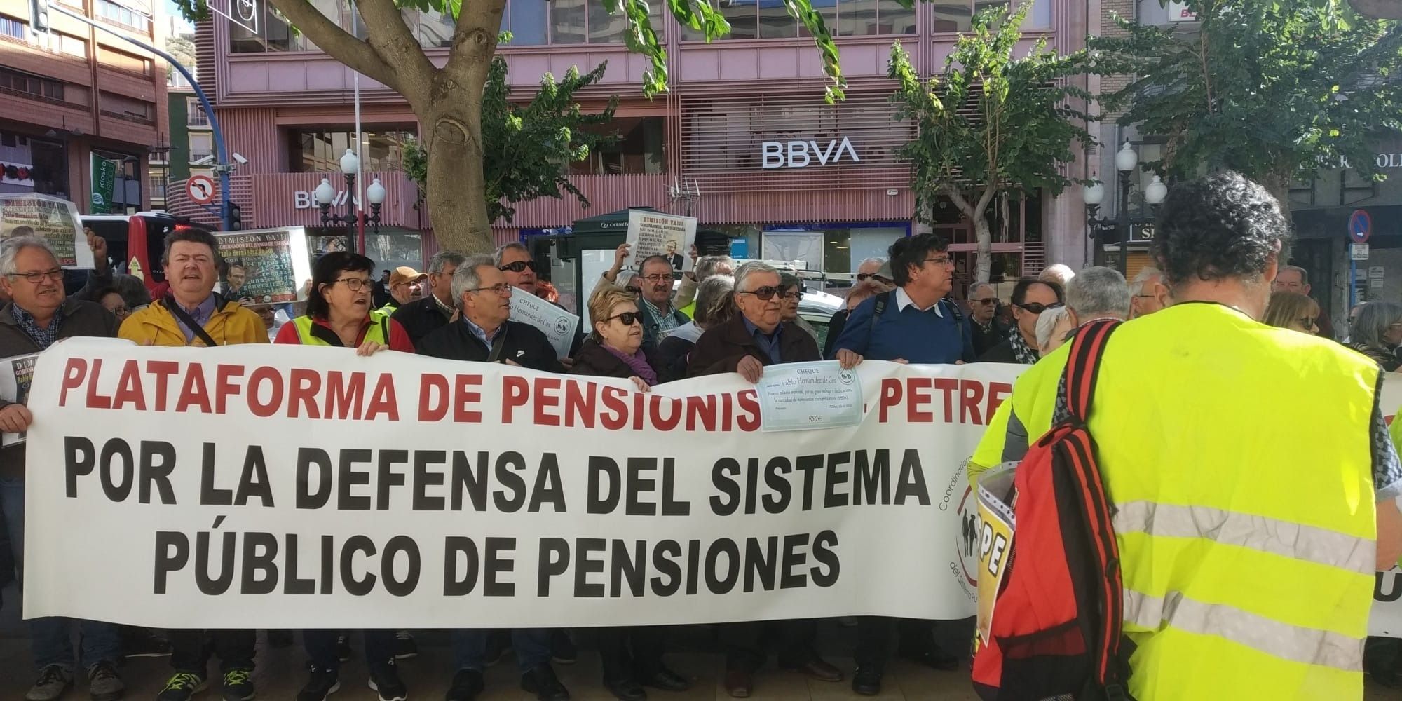 Las pensiones, en riesgo de congelación e incluso recorte si la crisis fuerza el rescate de España