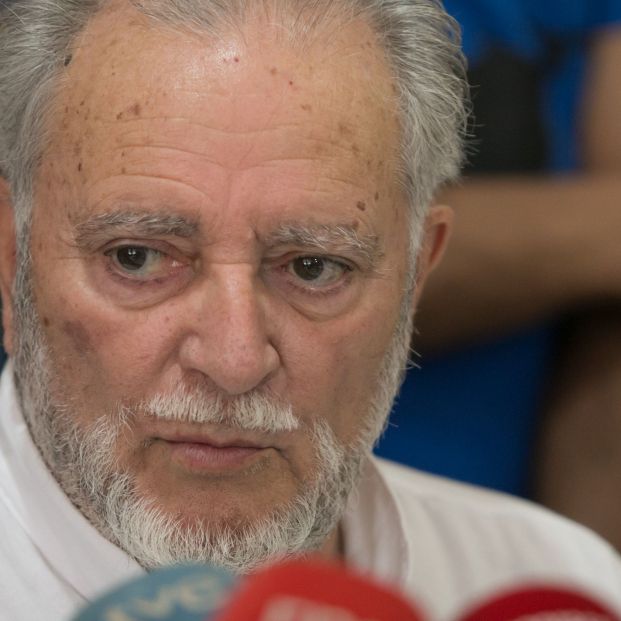 Julio Anguita, ingresado de urgencia en un hospital de Córdoba tras sufrir una parada cardiaca