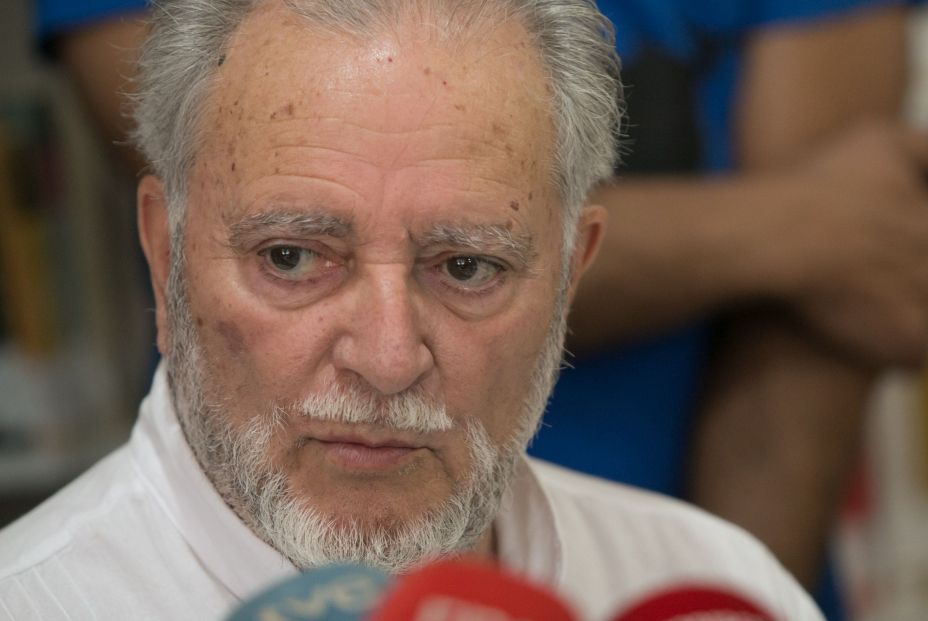 Julio Anguita, ingresado de urgencia en un hospital de Córdoba tras sufrir una parada cardiaca