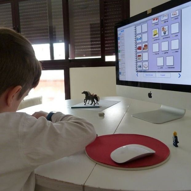 Niño estudiando en el ordenador. Foto: Europa Press 