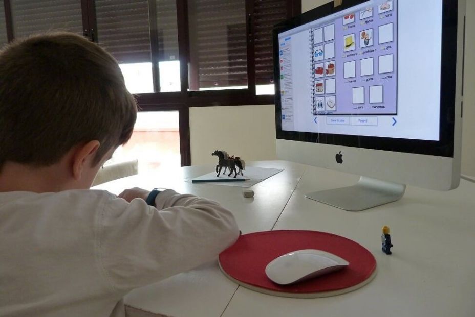 Niño estudiando en el ordenador. Foto: Europa Press 