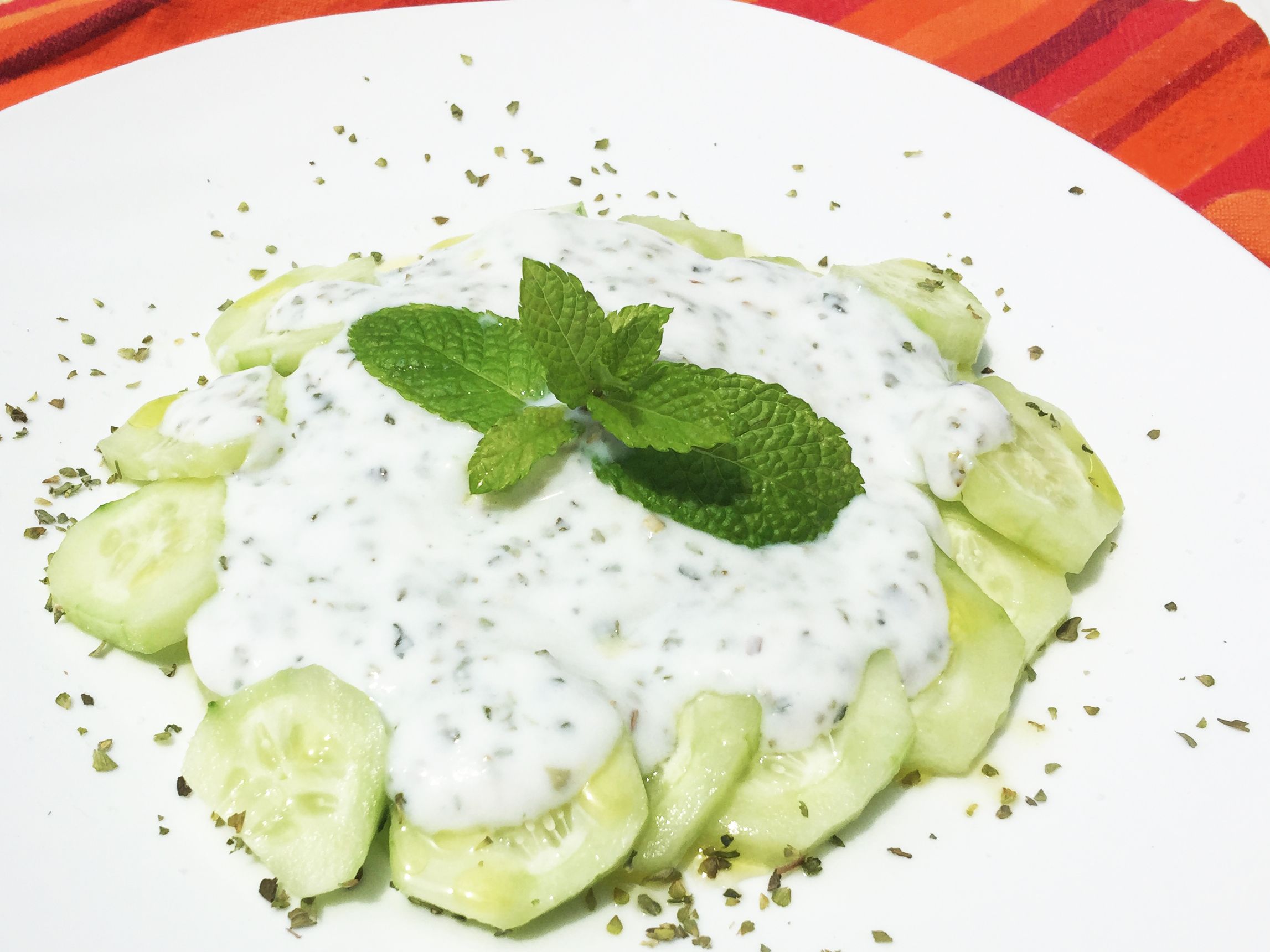 Ensalada de pepino, yogur y menta