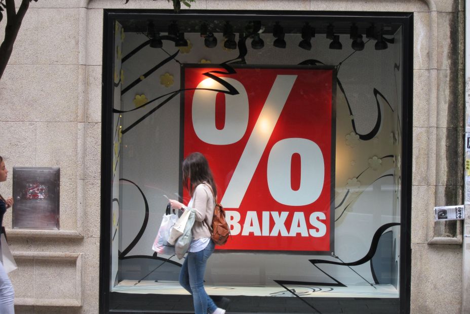 El Gobierno rectifica y permite las rebajas en las tiendas físicas desde este lunes en toda España