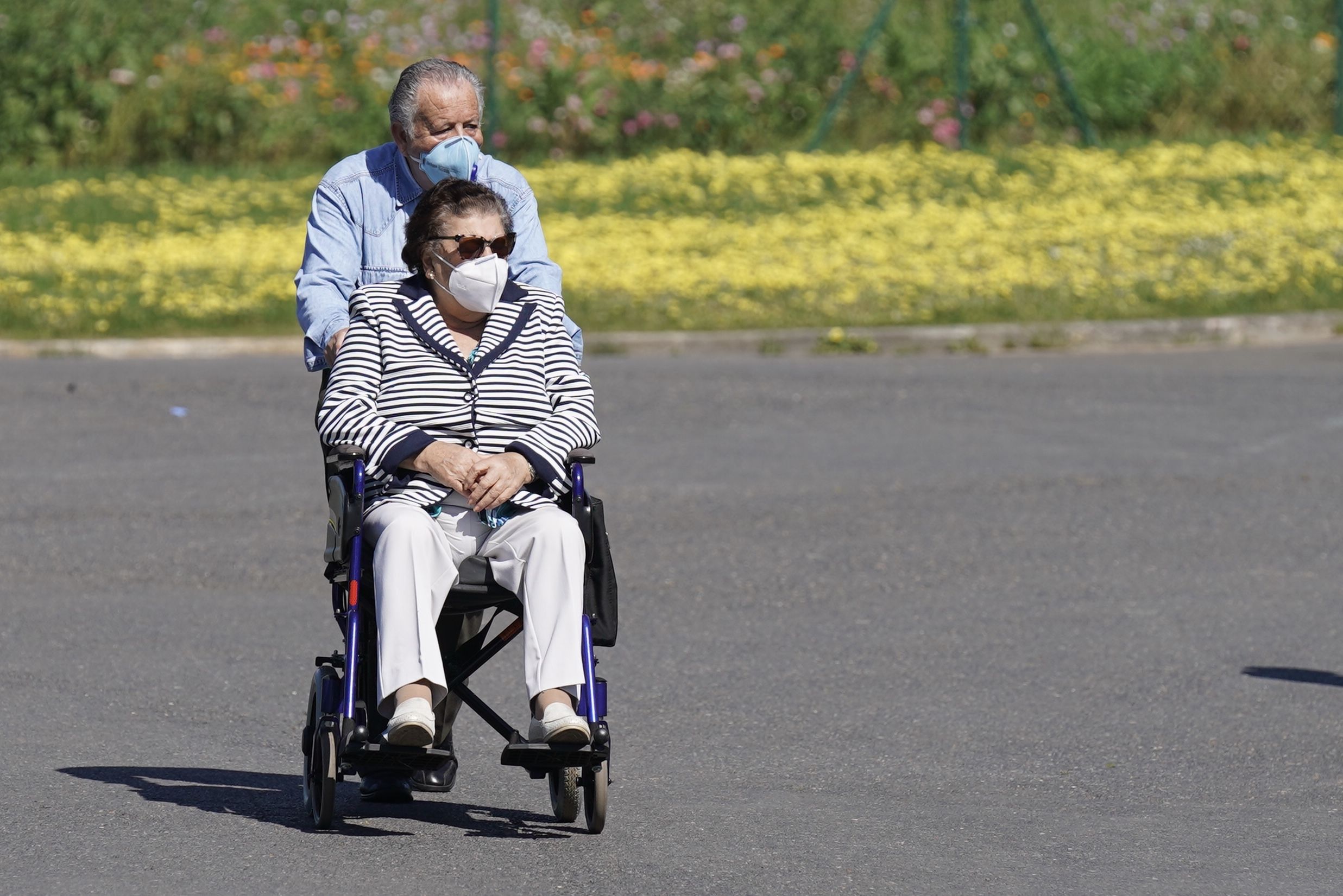 Coronavirus: ¿Hay que desinfectar la silla de ruedas al volver de la calle?