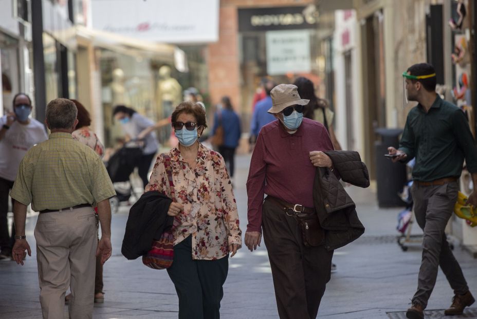 Advierten de que 2 metros no son suficientes para detener la transmisión del virus con viento flojo