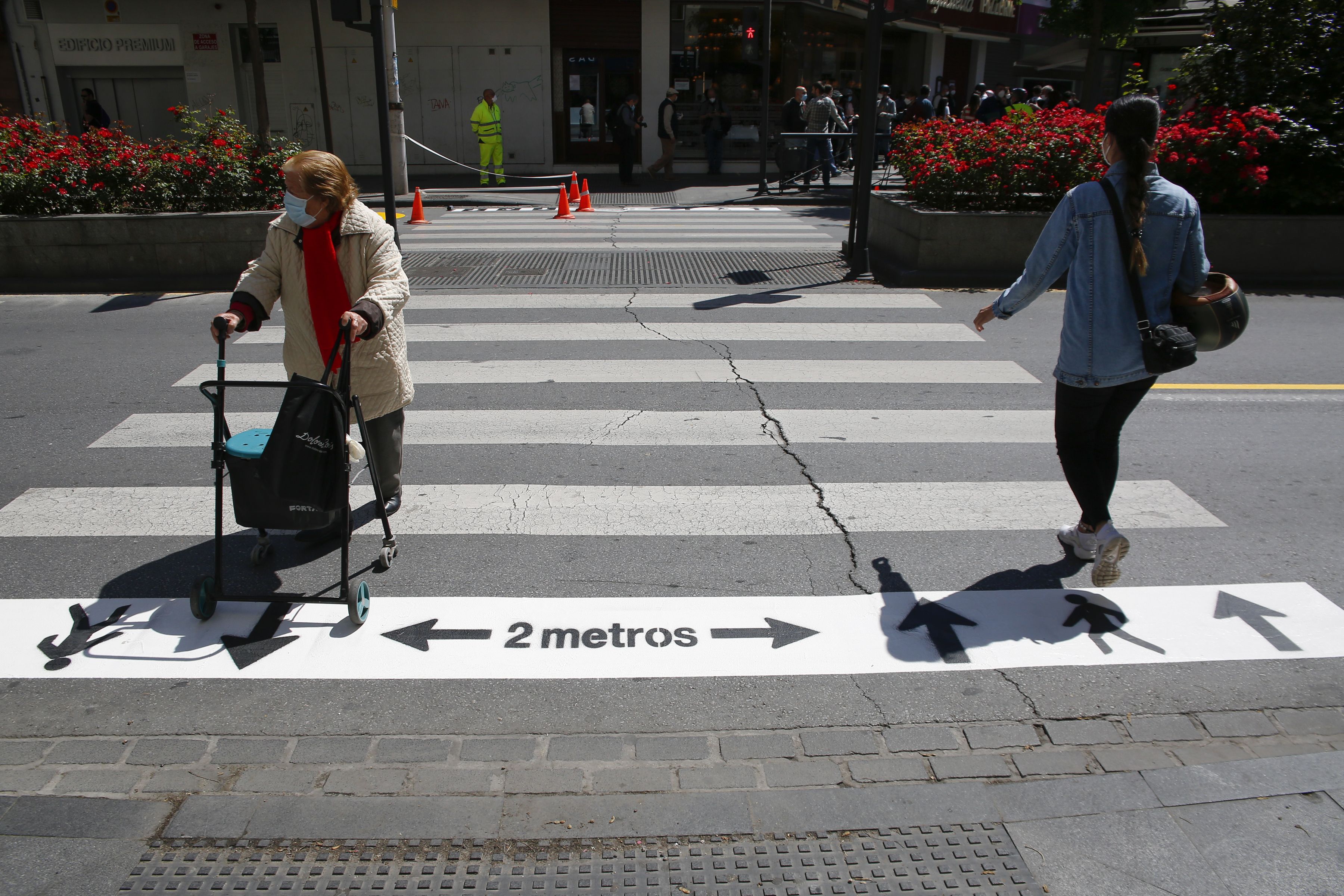 Advierten de que 2 metros no son suficientes para detener la transmisión del virus con viento flojo