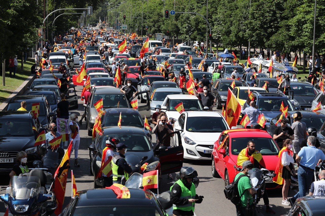 Vox saca a la calle a miles de conductores para exigir la dimisión del Gobierno