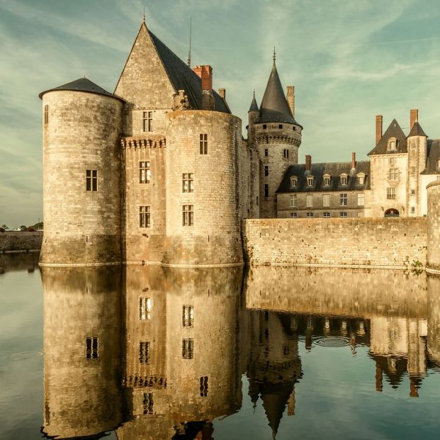 Los Castillos del Loira Sully sur Loire (Bigstock)