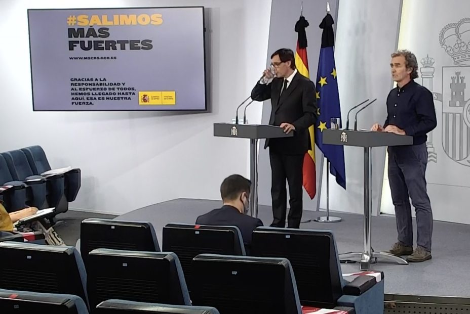 El ministro de Sanidad, Salvador Illa, y del director del Centro de Coordinación de Alertas y Emergencias Sanitarias, Fernando Simón El ministro de Sanidad, Salvador Illa, y del director del Centro de Coordinación de Alertas y Emergencias Sanitarias, Fernando Simón