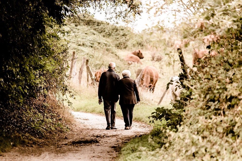 La brecha de género de las pensiones en Cataluña: ellos cobran 371 euros más que ellas