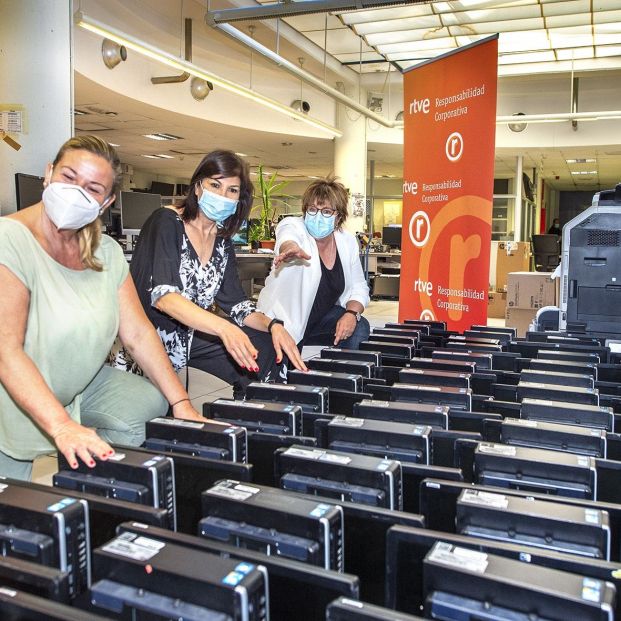 RTVE DONA 150 ORDENADORES A NIÑOS SIN RECURSOS PARA QUE SIGAN LAS CLASES DESDE CASA-Foto: Europa Press RTVE DONA 150 ORDENADORES A NIÑOS SIN RECURSOS PARA QUE SIGAN LAS CLASES DESDE CASA-Foto: Europa Press