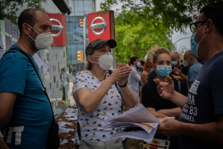 EuropaPress 3172025 trabajadores nissan cortan gran via lhospital barcelona cerca concesionario