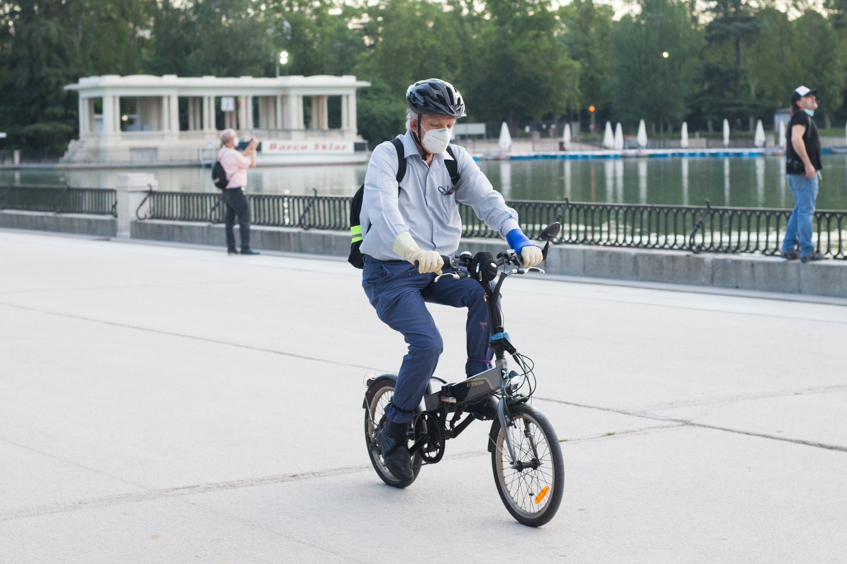 Las normas para circular en bicicleta que seis de cada 10 españoles desconoce