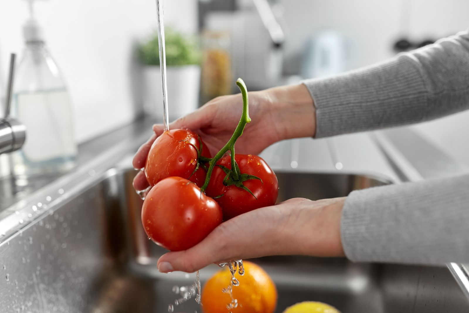 Trucos para limpiar bien las frutas y verduras