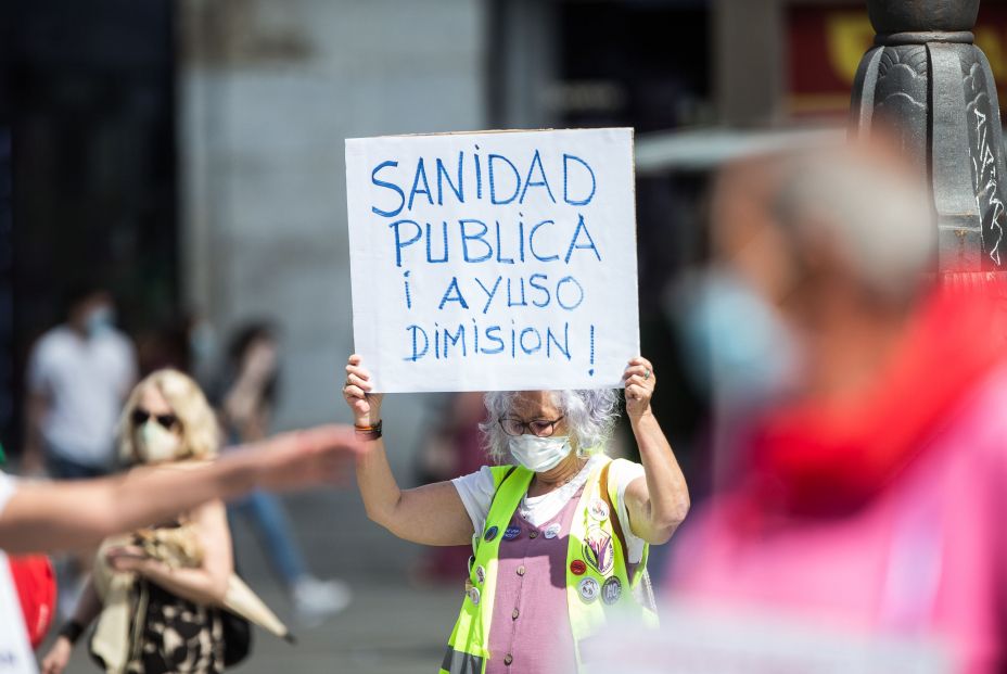 Pensionistas se manifiestan en Madrid contra la "masacre" en las residencias de mayores