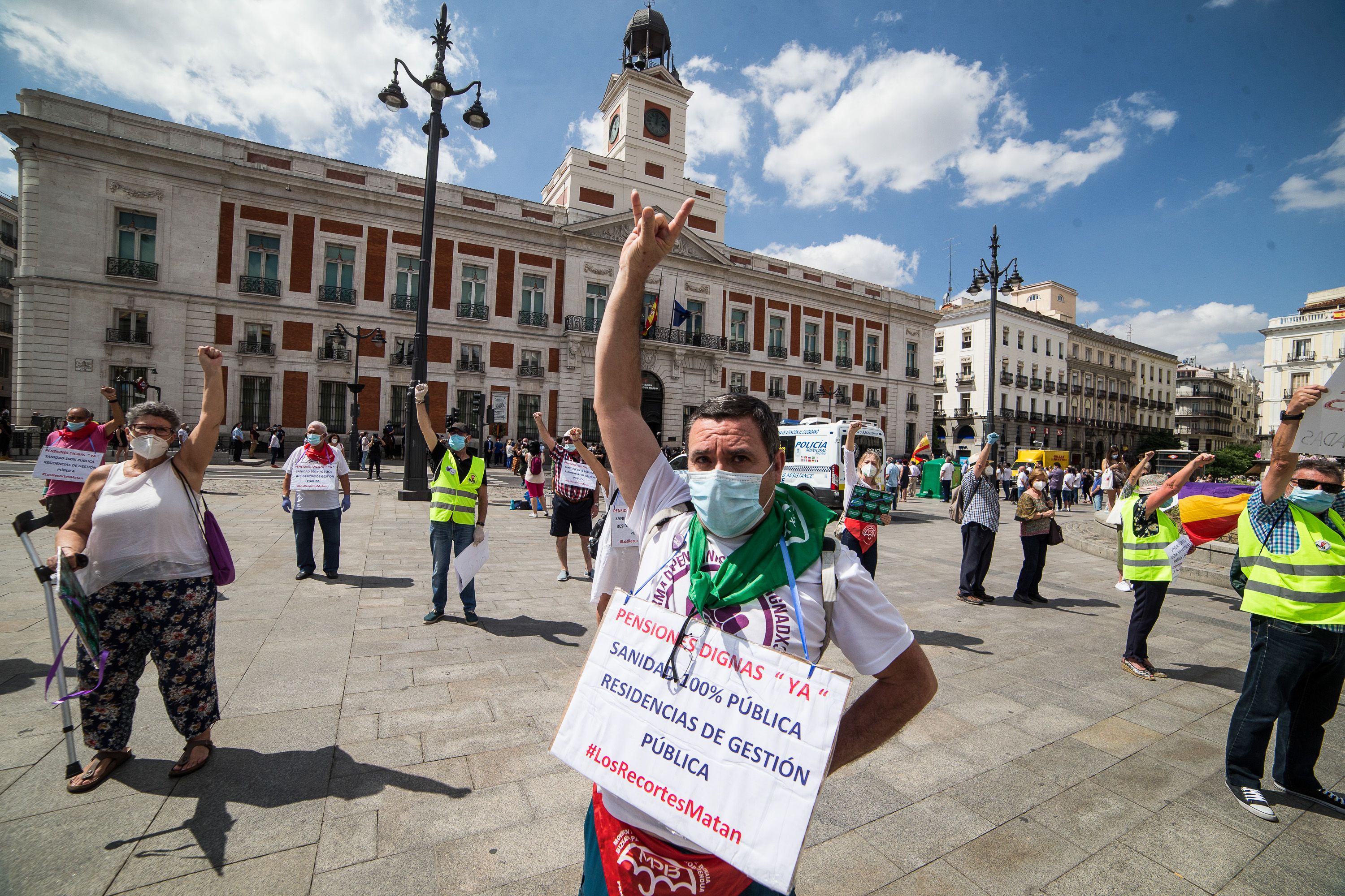 Madrid reconoce que recomendó "por error" no derivar mayores de las residencias a los hospitales