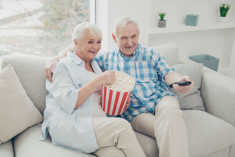 Los mayores de 65 años siguen líderes imbatibles en el consumo de televisión Los mayores de 65 años siguen líderes imbatibles en el consumo de televisión