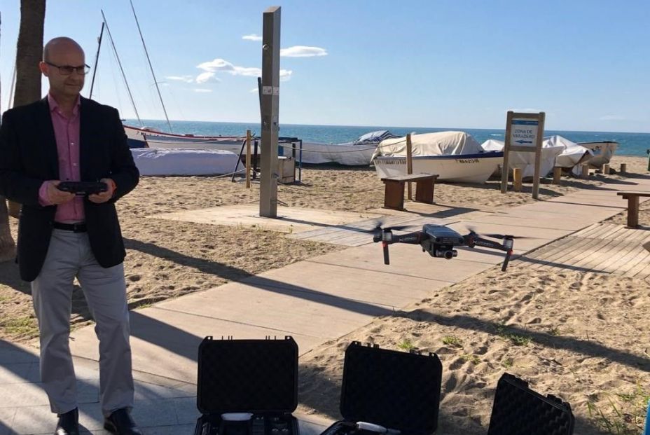 Mijas habilita tres zonas de playa para mayores de 65 años Mijas habilita tres zonas de playa para mayores de 65 años