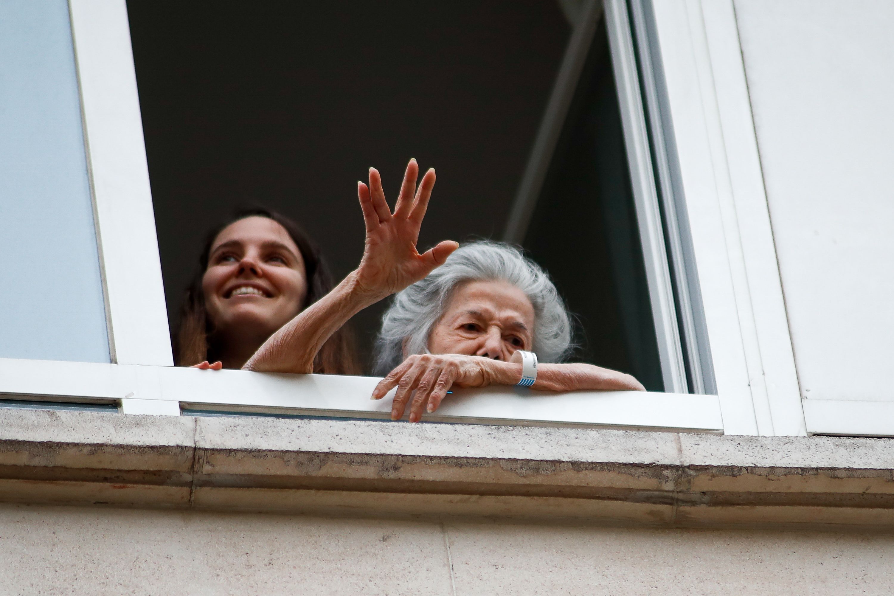 Indignación ante los criterios de edad de los protocolos...