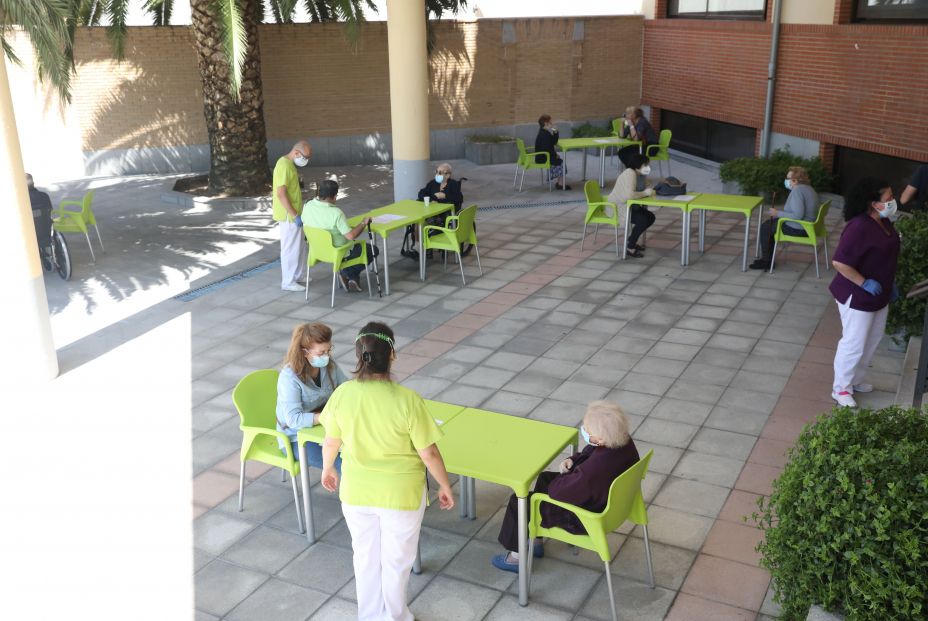 Residencias: Geriatras proponen aumentar ratios de personal y un máximo de 2 personas por habitación