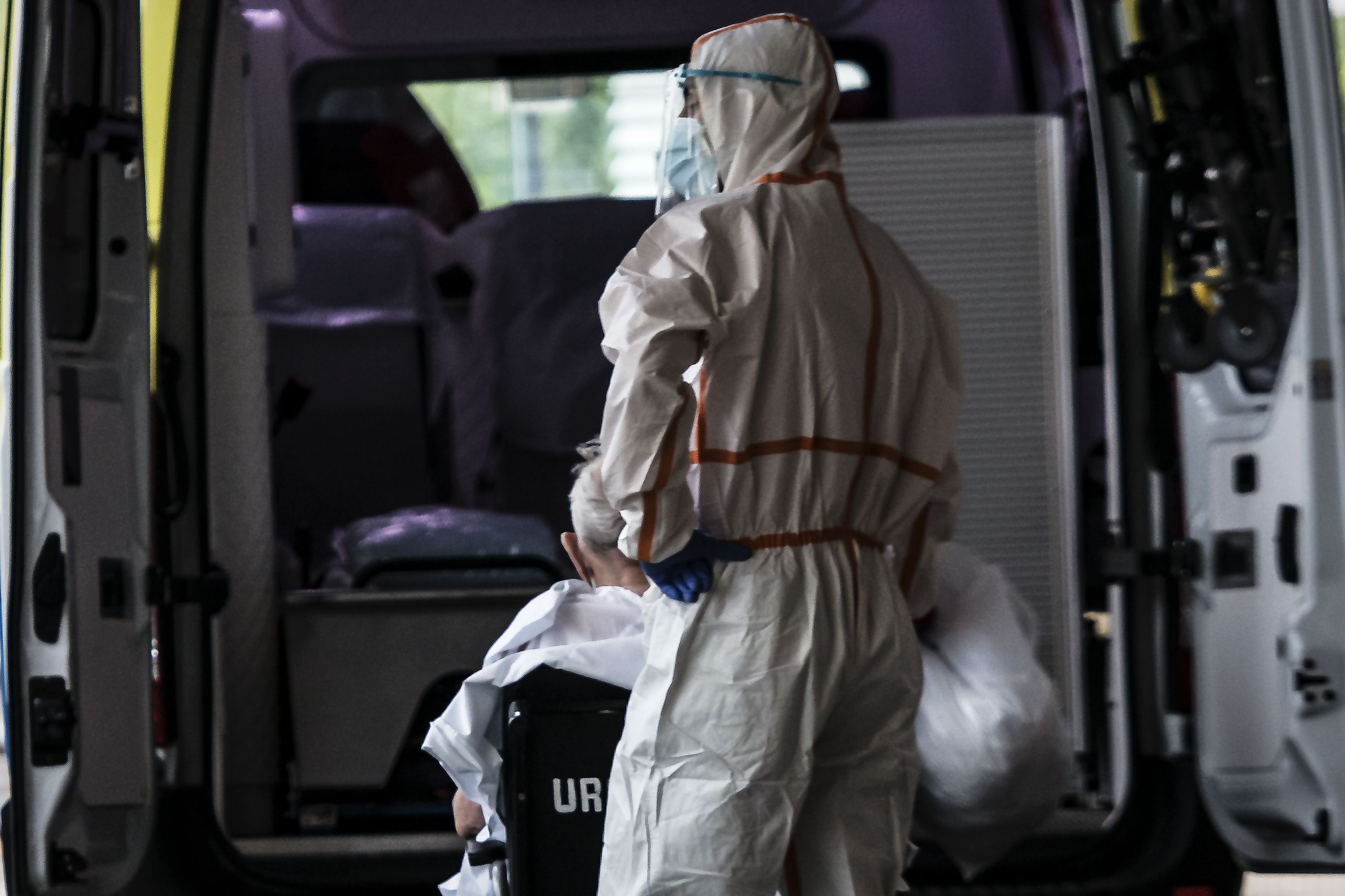 Las residencias superaron las 600 muertes diarias en el peor momento de la pandemia, según el INE