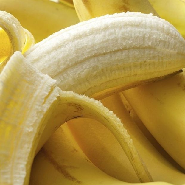 bigstock Banana Picture Yellow Bananas 354395972