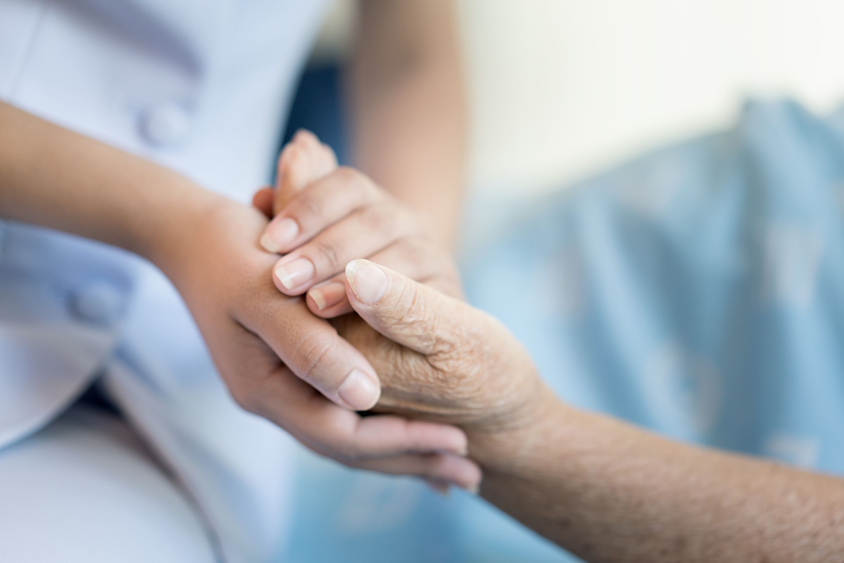 Los geriatras advierten del "menoscabo evidente" de la dignidad de los mayores en la pandemia
