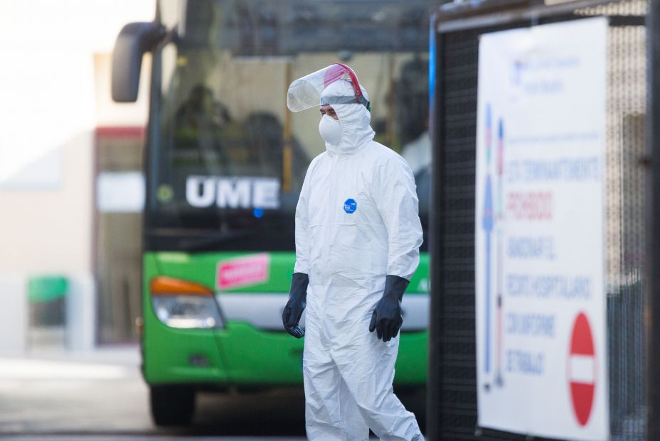 militar ume prepara desinfectar inmediaciones urgencias hospital gregorio