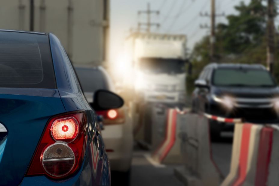 Las 9 multas que te pueden poner por usar mal las luces del coche