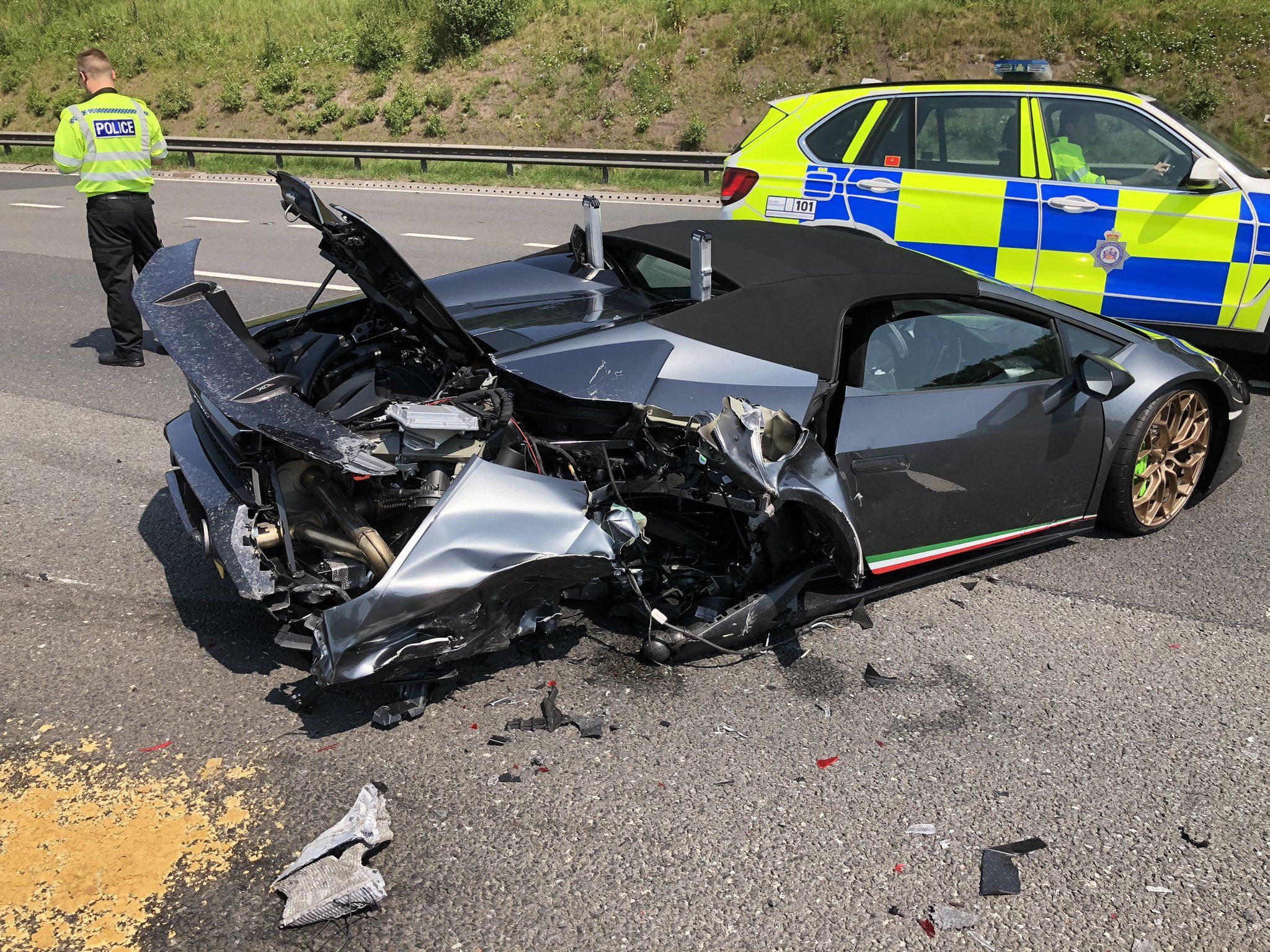 Se compra un Lamborghini y lo destroza en un accidente a los 20 minutos de salir del concesionario