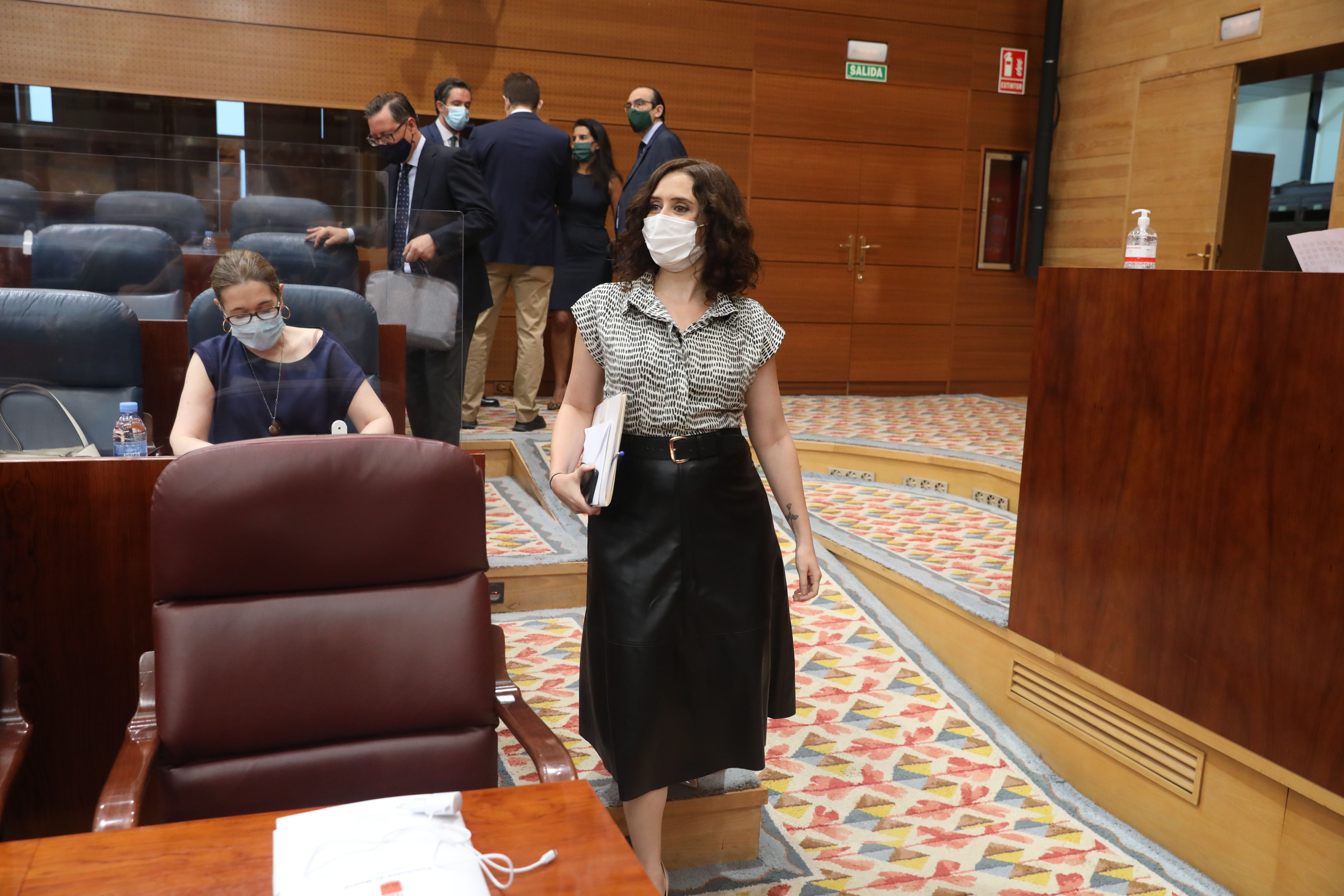 Asamblea de Madrid pide por unanimidad medicalizar residencias, contratar personal y test para todos