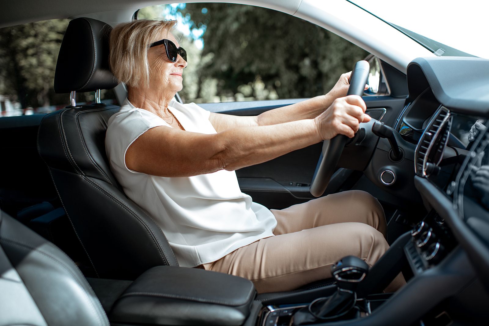 Las 5 cosas que tienes que debes tener en el coche para ahorrarte multas de 500 euros, según la DGT