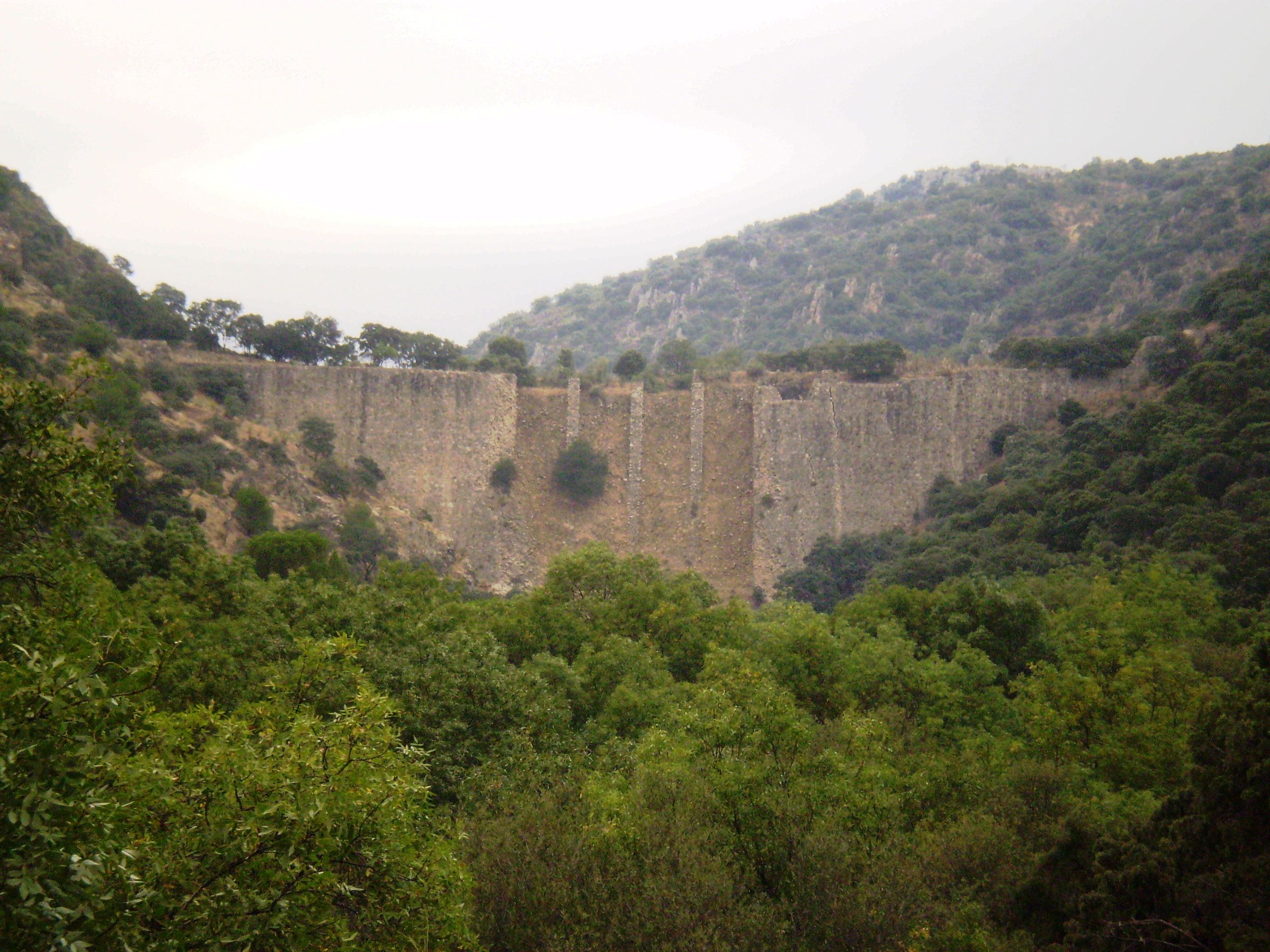 Presa El Gasco (Wikipedia)