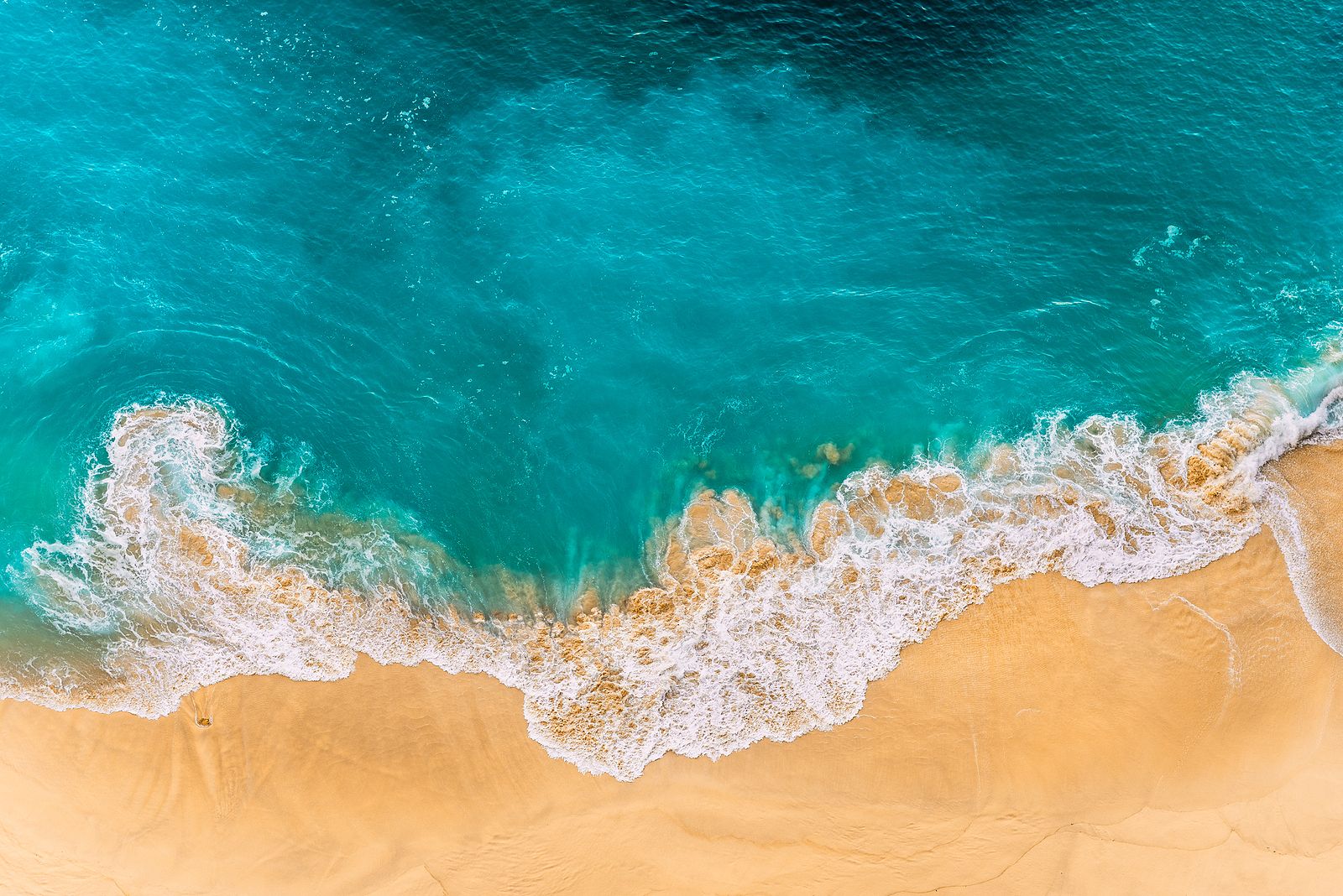 Beber agua de mar: cuatro motivos por los que no es ni útil ni sano