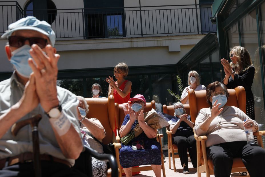 Directores de Servicios Sociales denuncian los datos "manipulados" de las muertes en residencias Directores de Servicios Sociales denuncian los datos "manipulados" de las muertes en residencias