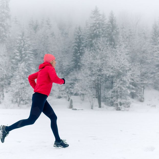 Prendas adecuadas para correr en invierno (bigstock)