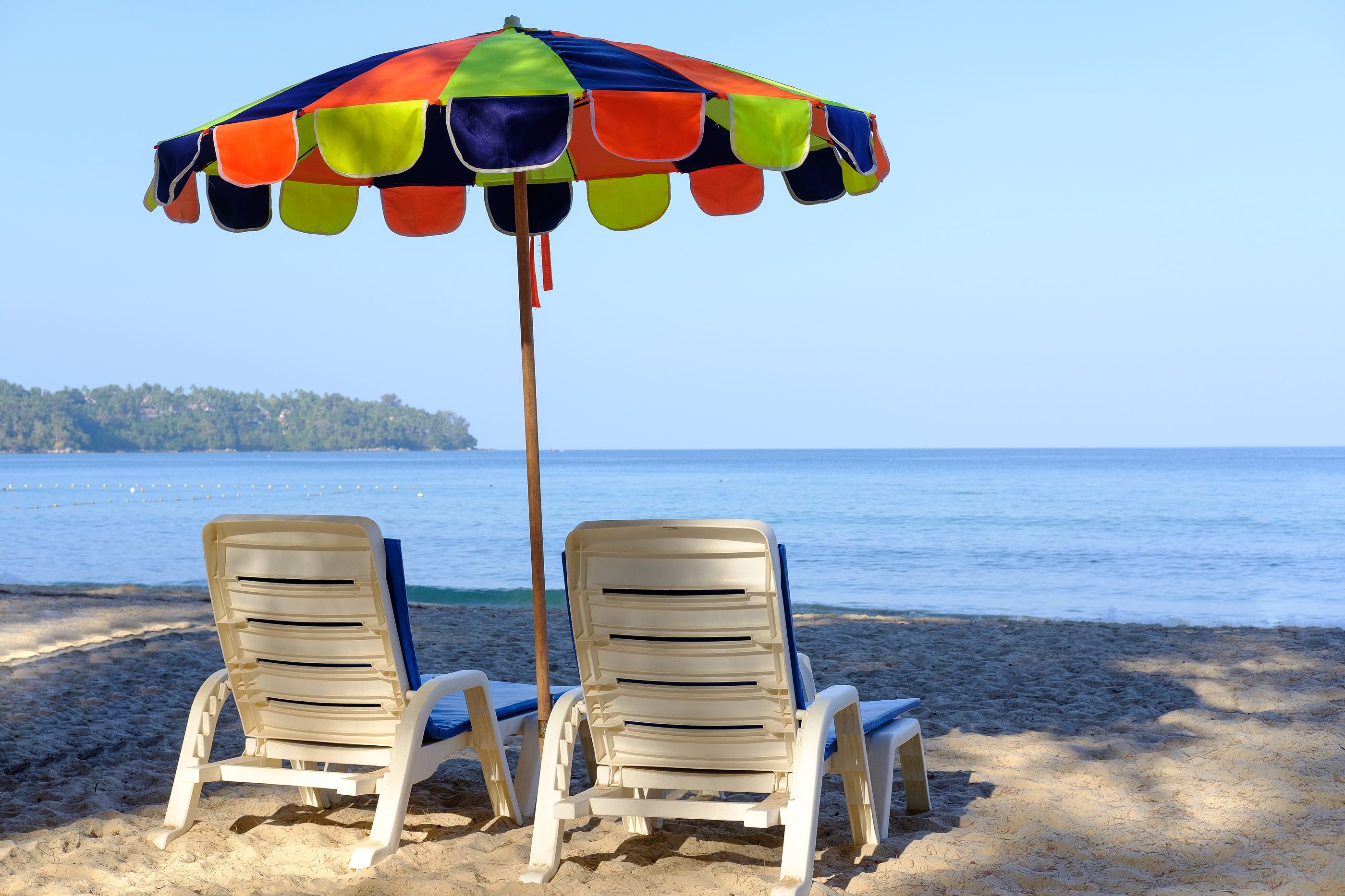 Sombrillas de playa, un indispensable con el que disfrutar del sol