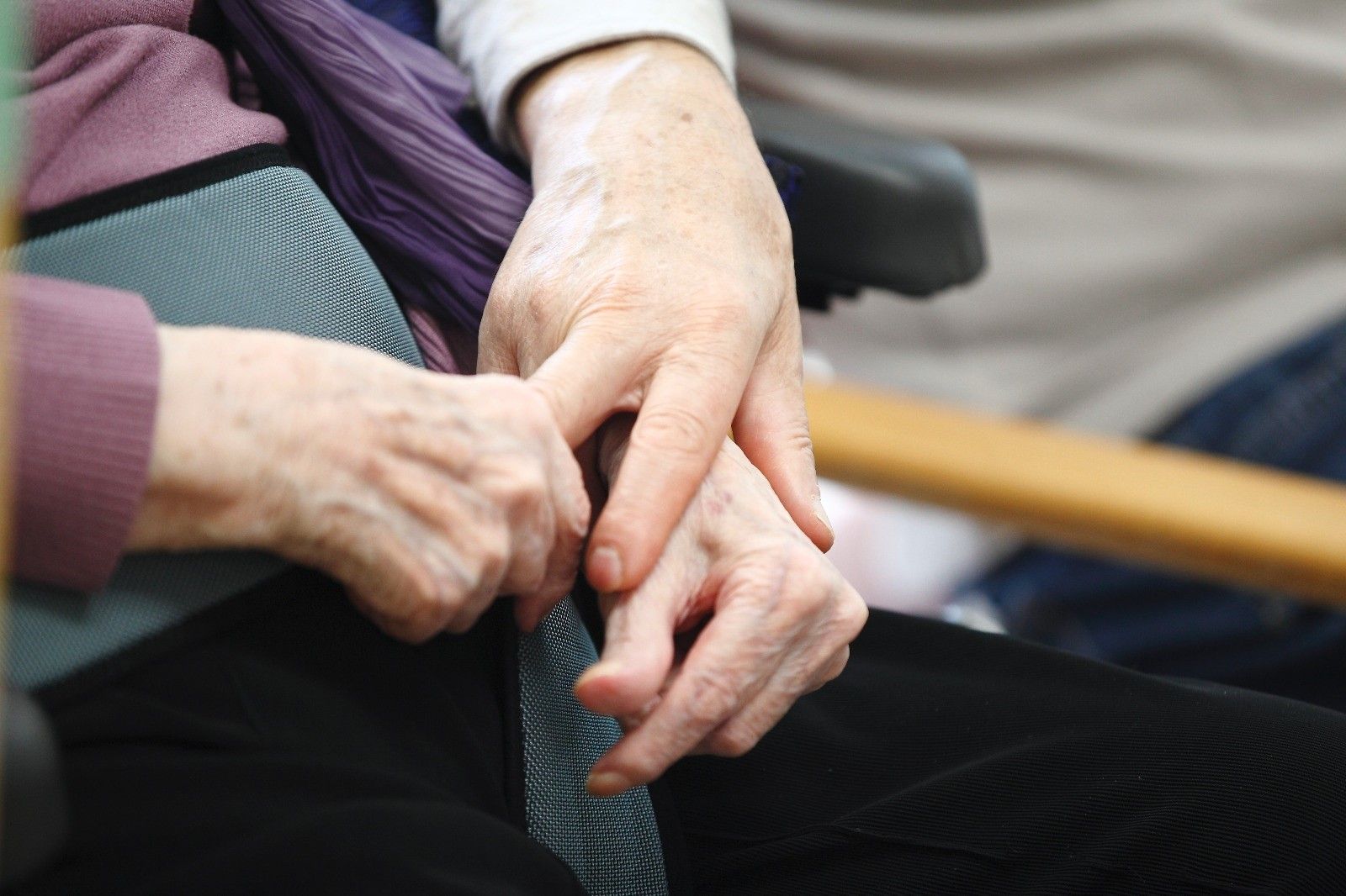 Los mayores podrán salir de las residencias de Aragón para estar con sus familias