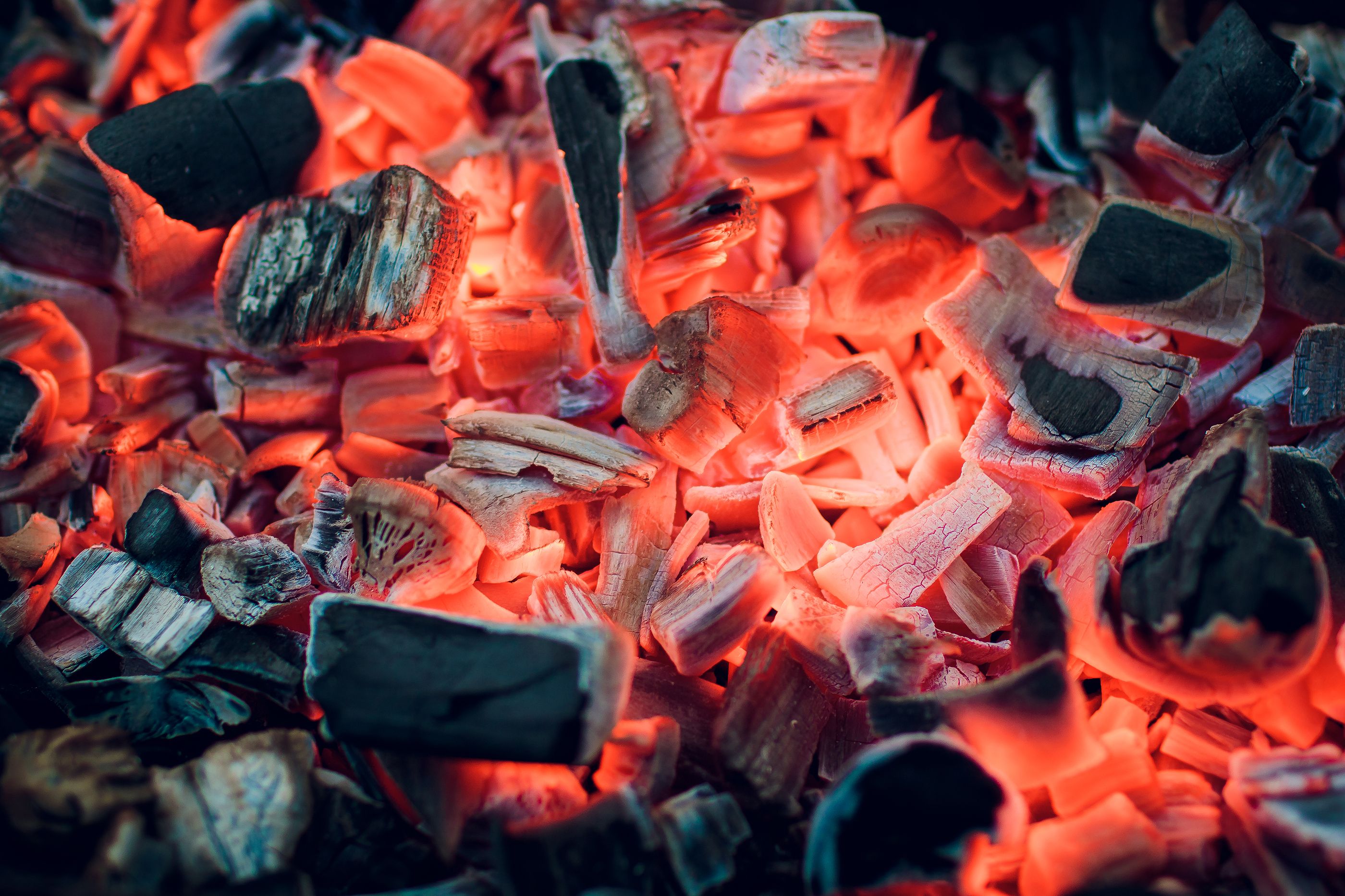 Cómo hacer las brasas perfectas para tu barbacoa