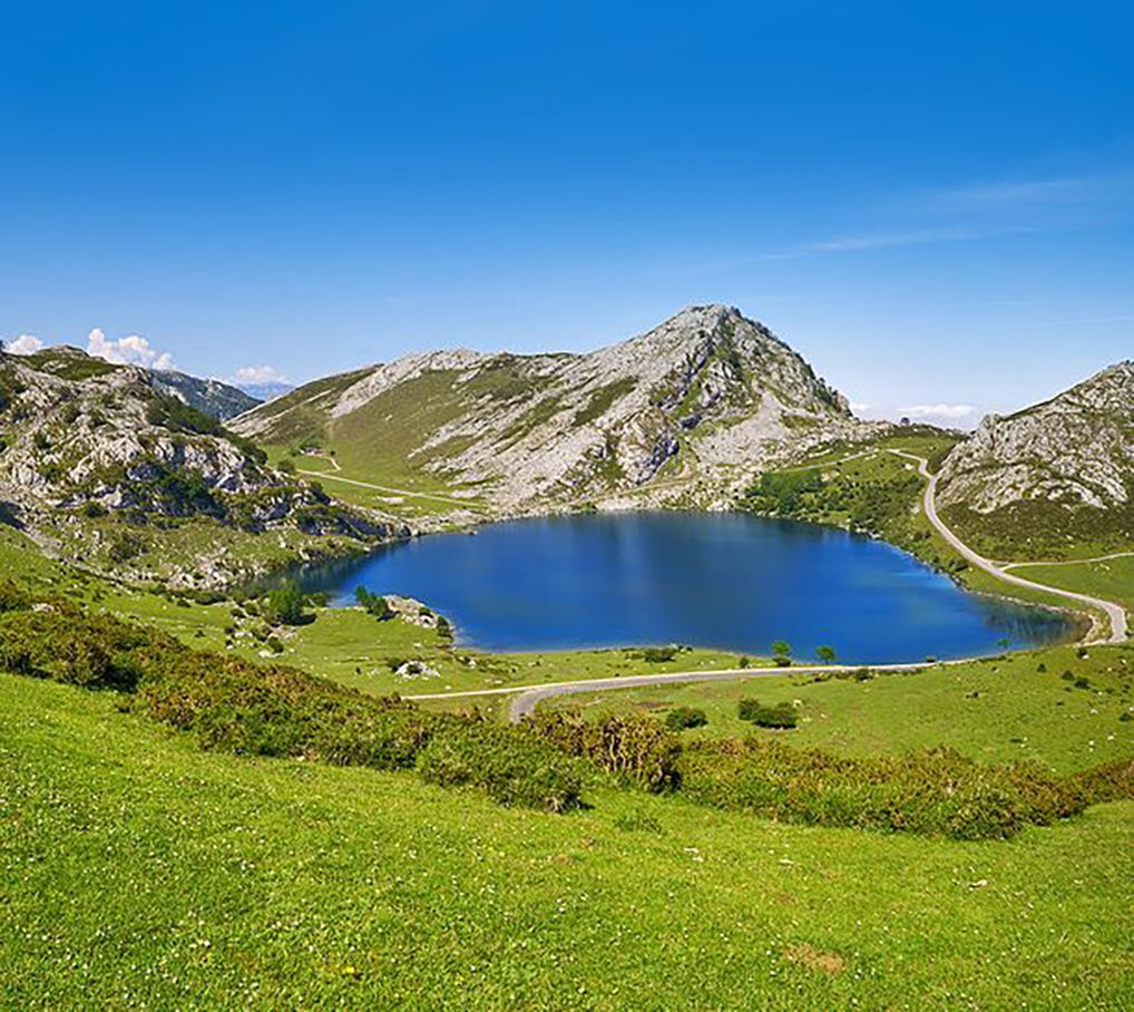 Lagos y lagunas de España que te van a sorprender