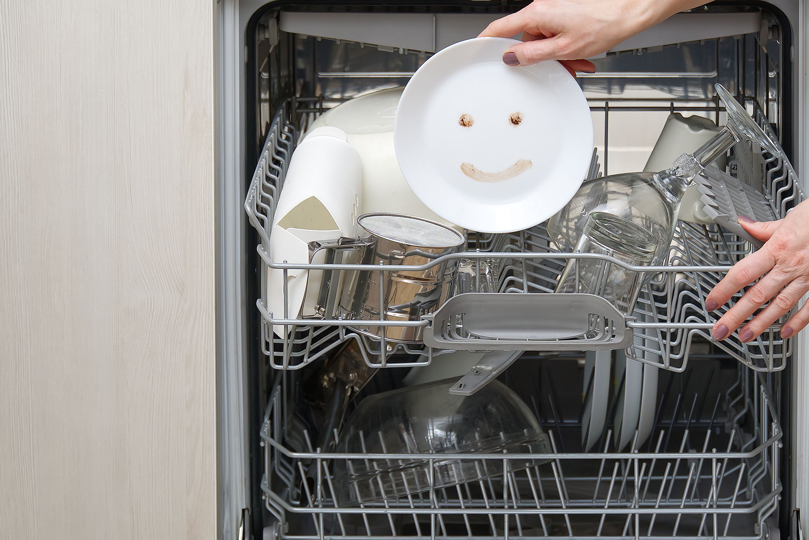 Remedios para limpiar el lavavajillas y el microondas