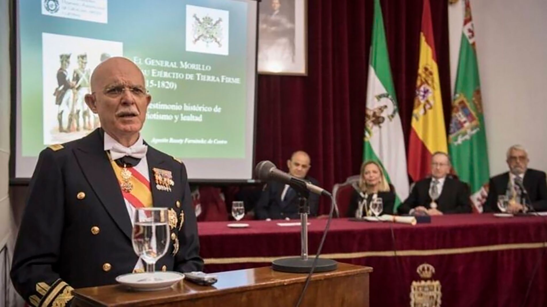 Los militares dan un paso al frente en política / El general de Infantería de Marina Agustín Rosety Fernández de Castro, cabeza de lista por Vox en Cádiz