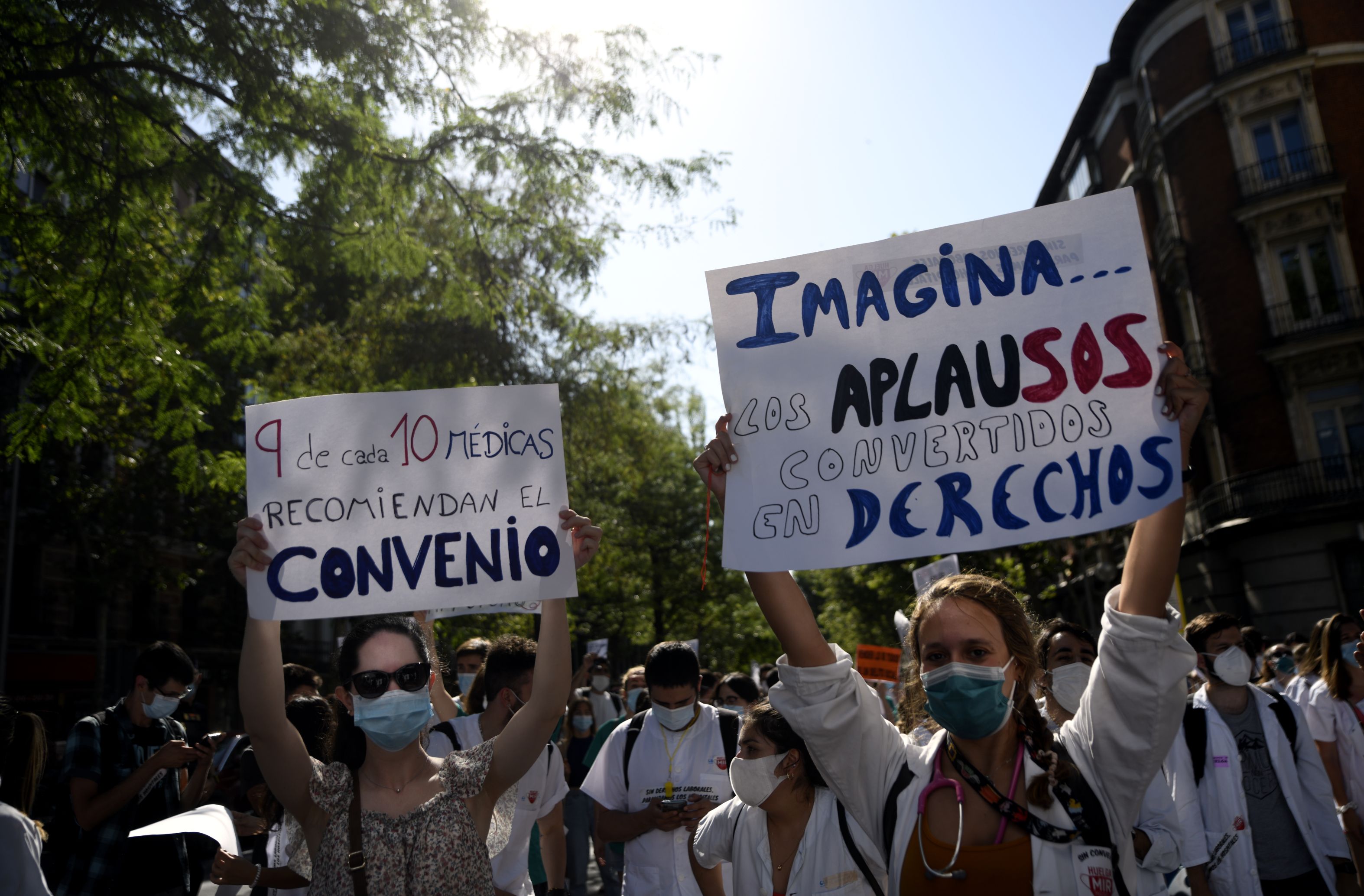 Centenares de médicos MIR se manifiestan en Madrid contra la "explotación"