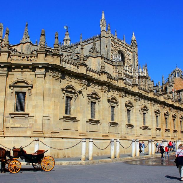 Fachada sur de la Catedral de Sevilla (BigStock)