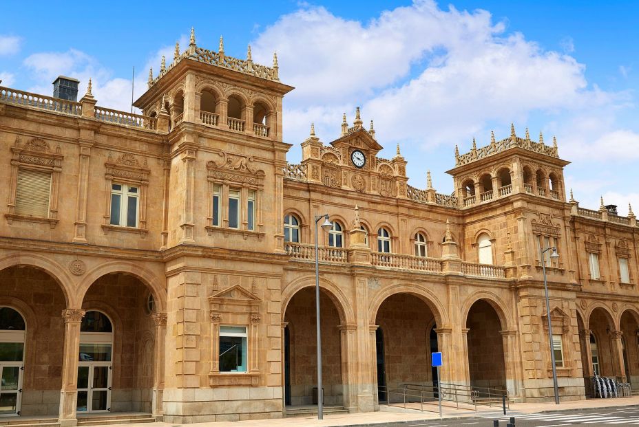 bigstock Zamora train station in Spain  157763138