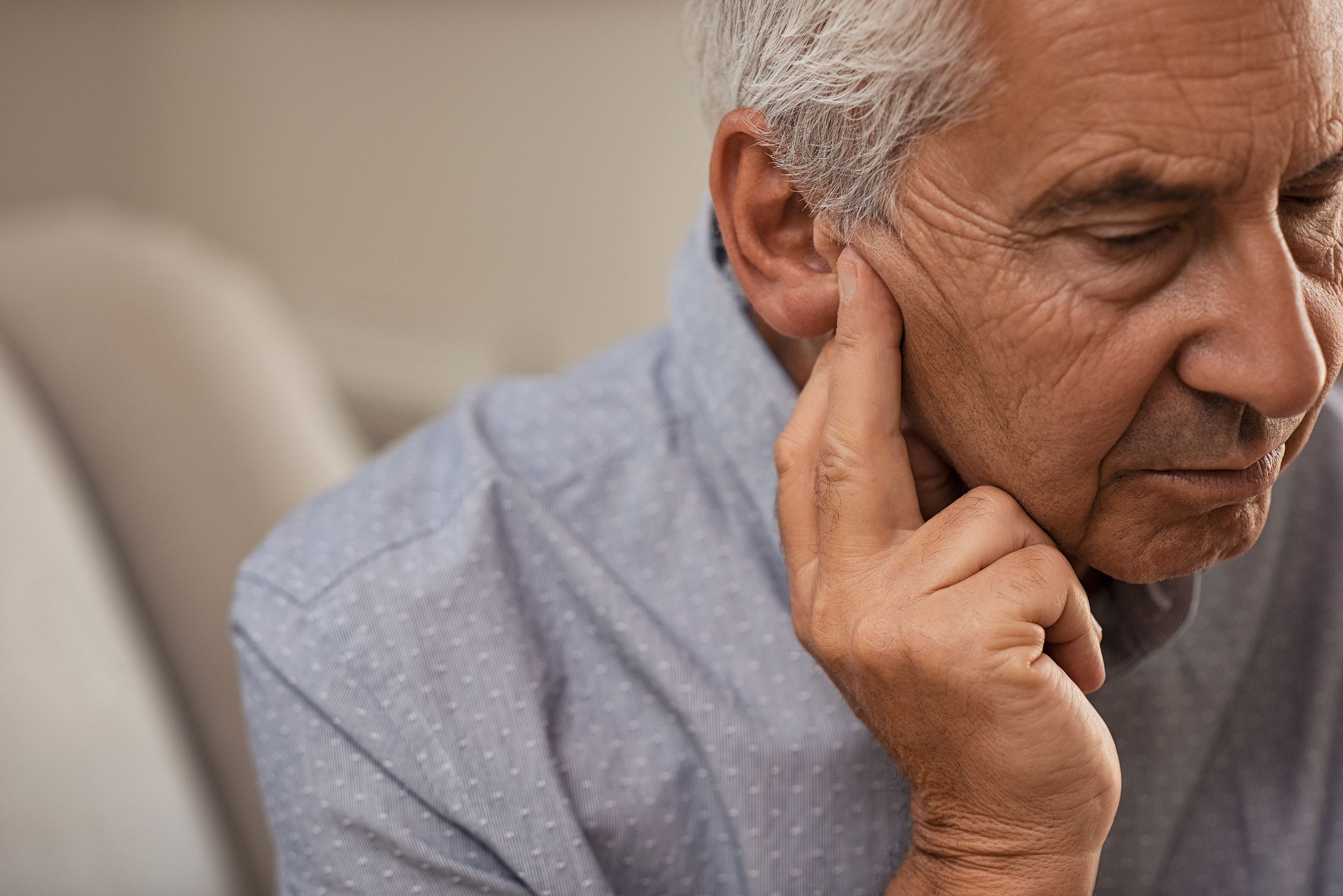 Causas de la pérdida auditiva relacionada con la edad