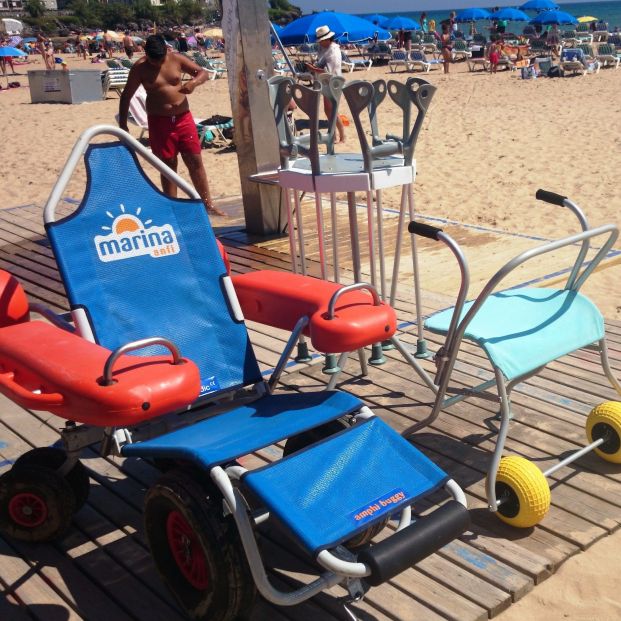 CRUZ ROJA OFRECE EL SERVICIO DE BAÑO ASISTIDO EN UNAS 50 PLAYAS POR EL COVID-19 - Foto: Europa Press