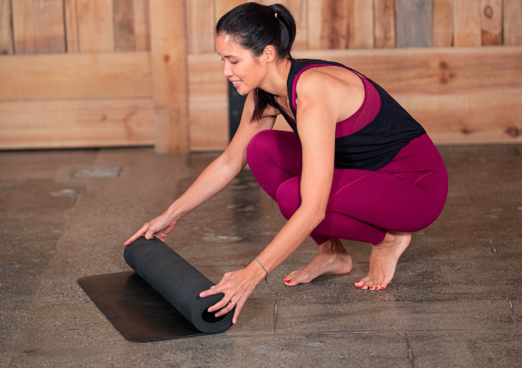 Así debe ser la esterilla perfecta, según la maestra de yoga Xuan Lan