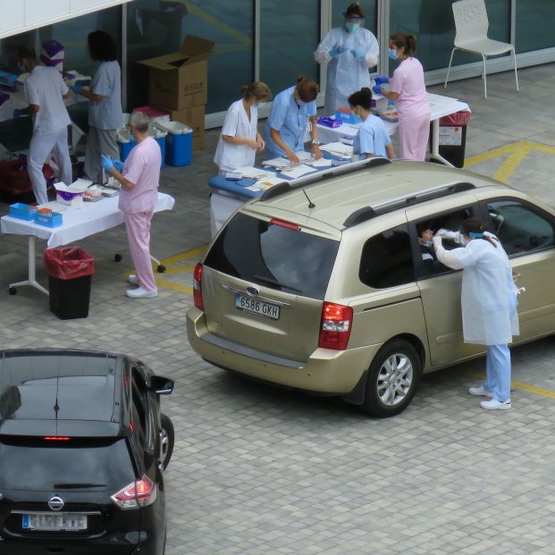 EuropaPress 3239404 personal sanitario hospital eibar realiza test pcr conductores vehiculos