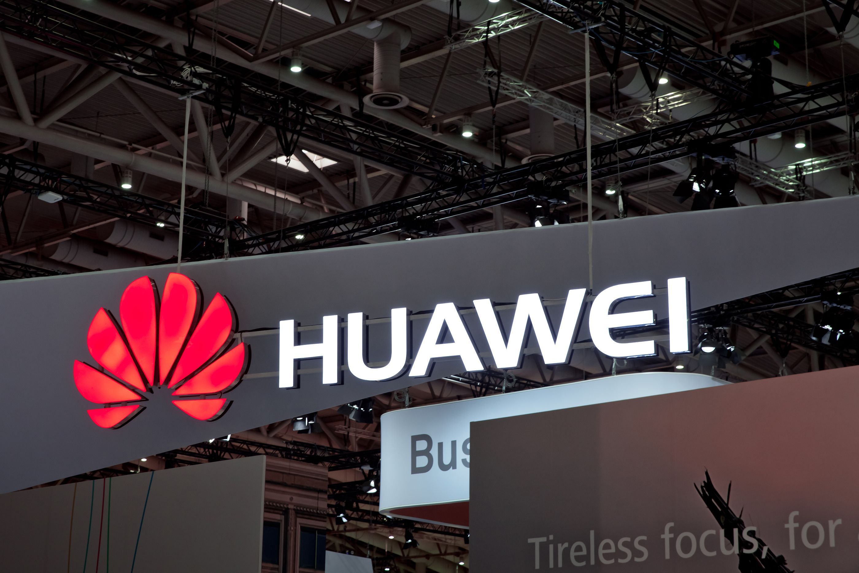 Reino Unido perderá de tres a cinco años en la carrera por el 5G tras excluir a Huawei